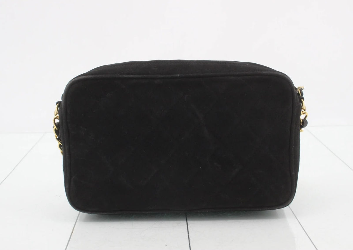 Chanel Vintage CC Quilted Shoulder Bag – Black | 20 cm