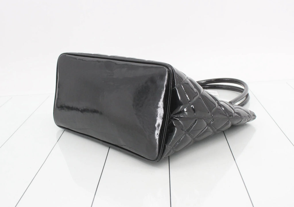 Chanel Medallion Tote in Pelle Verniciata Nera - Hardware Dorato