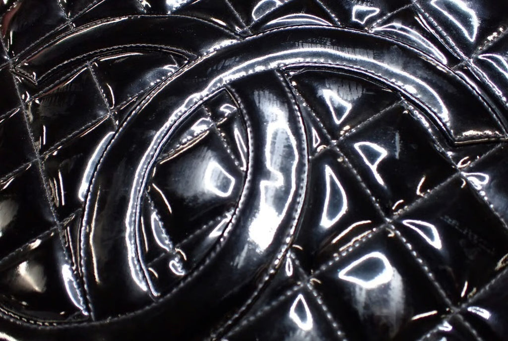 Chanel Medallion Tote in Pelle Verniciata Nera - Hardware Dorato