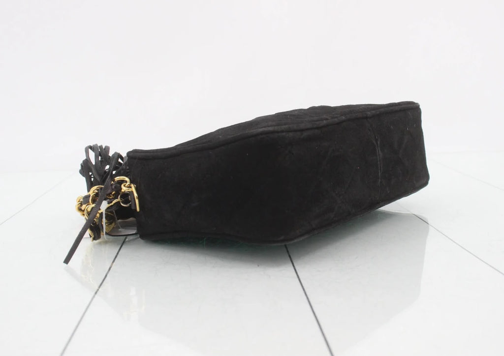 Chanel Vintage CC Quilted Shoulder Bag – Black | 20 cm