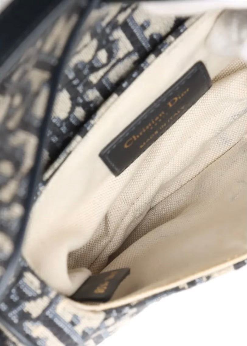 Christian Dior Micro Saddle Bag in Tela Oblique Blu con Tracolla Ricamata