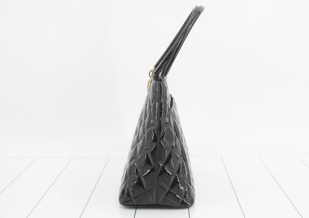 Chanel Medallion Tote in Pelle Verniciata Nera - Hardware Dorato