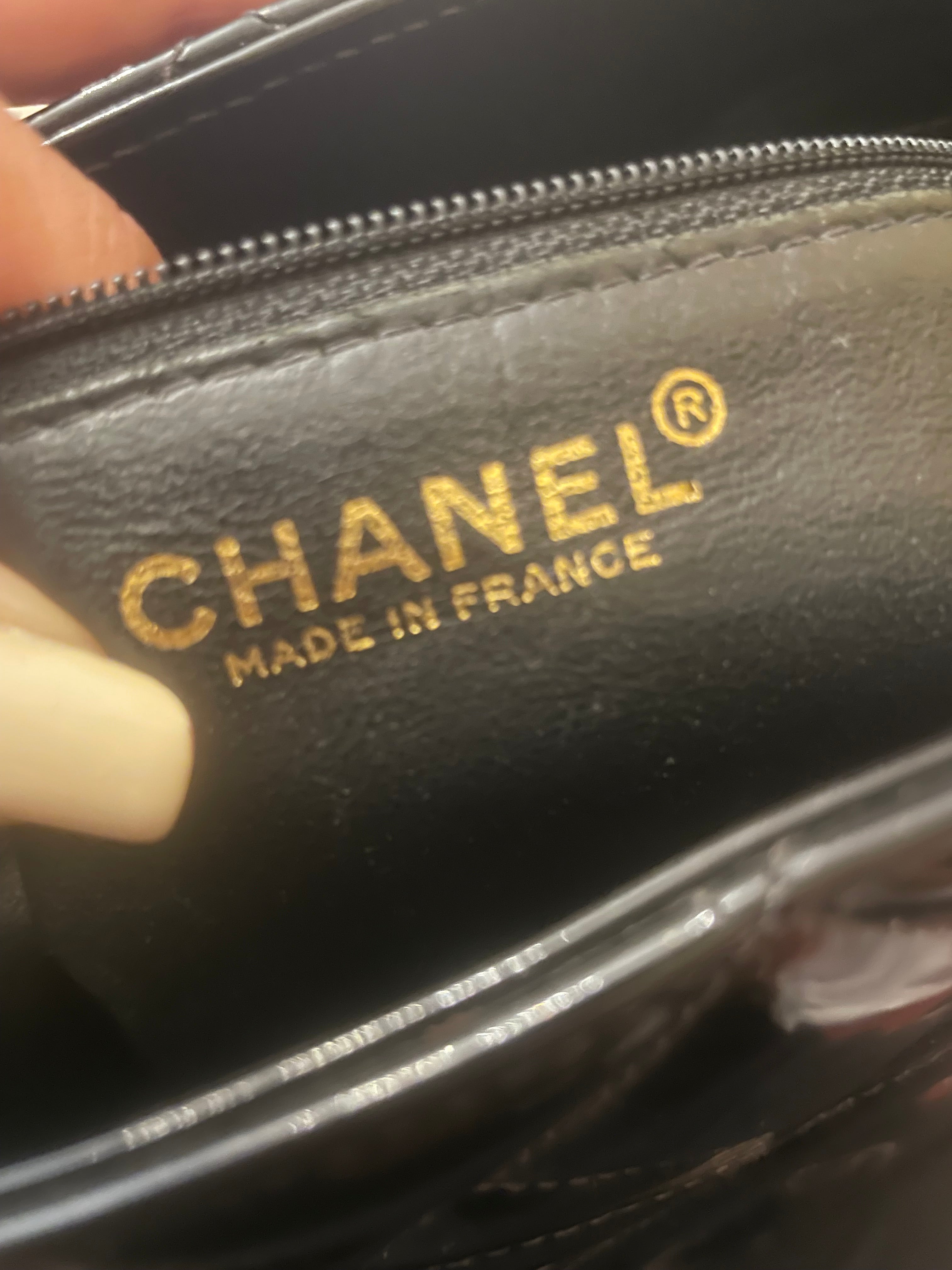 Chanel Medallion Tote in Pelle Verniciata Nera - Hardware Dorato