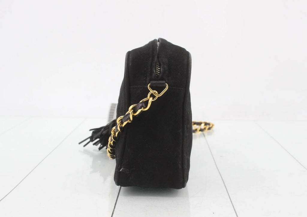 Chanel Vintage CC Quilted Shoulder Bag – Black | 20 cm
