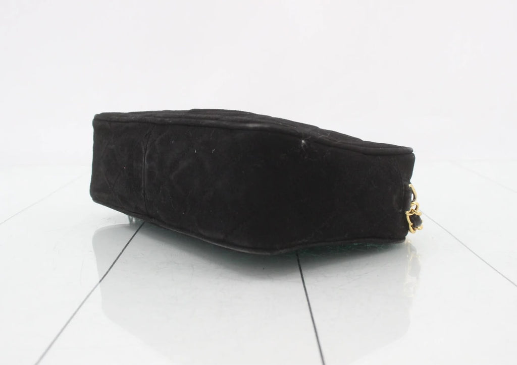 Chanel Vintage CC Quilted Shoulder Bag – Black | 20 cm
