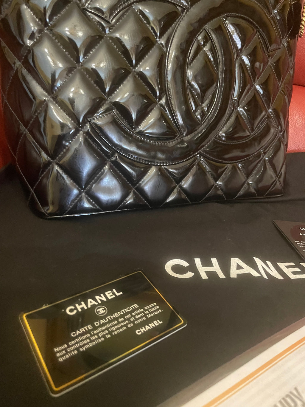 Chanel Medallion Tote in Pelle Verniciata Nera - Hardware Dorato