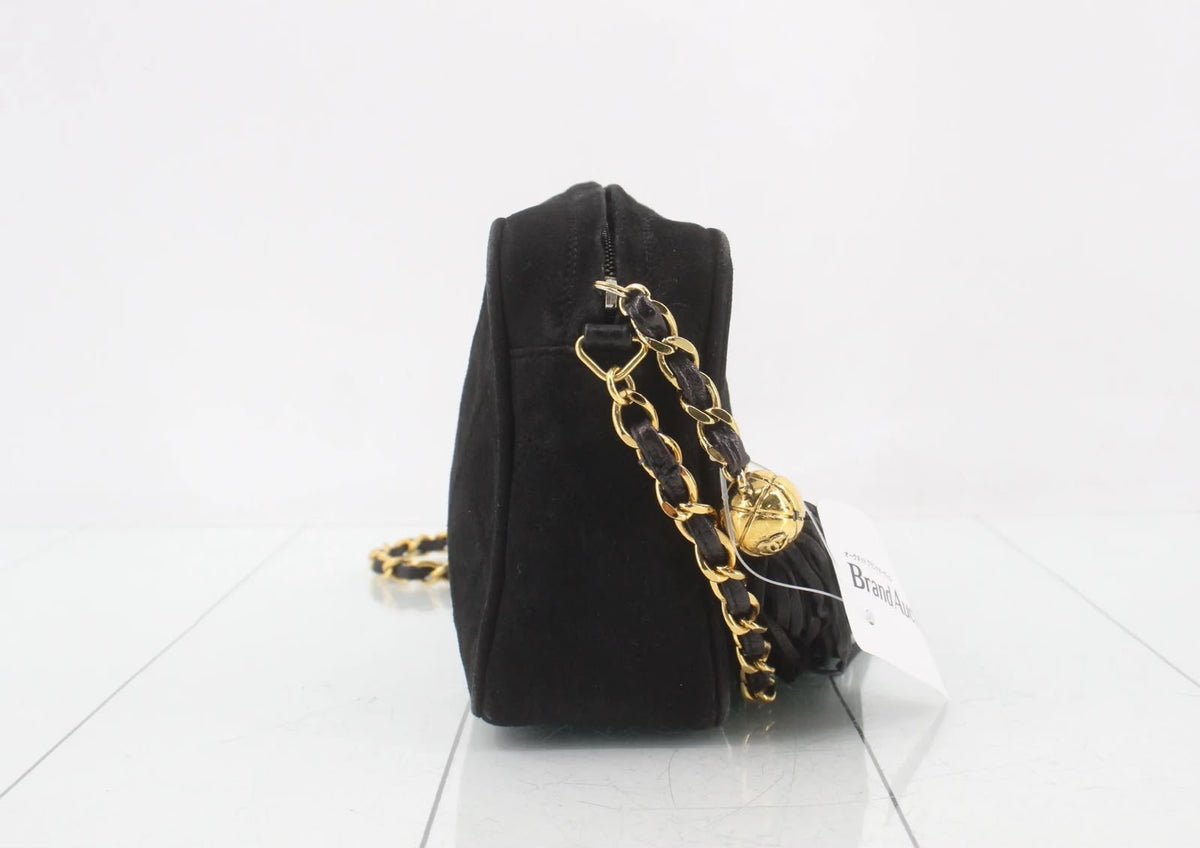 Chanel Vintage CC Quilted Shoulder Bag – Black | 20 cm